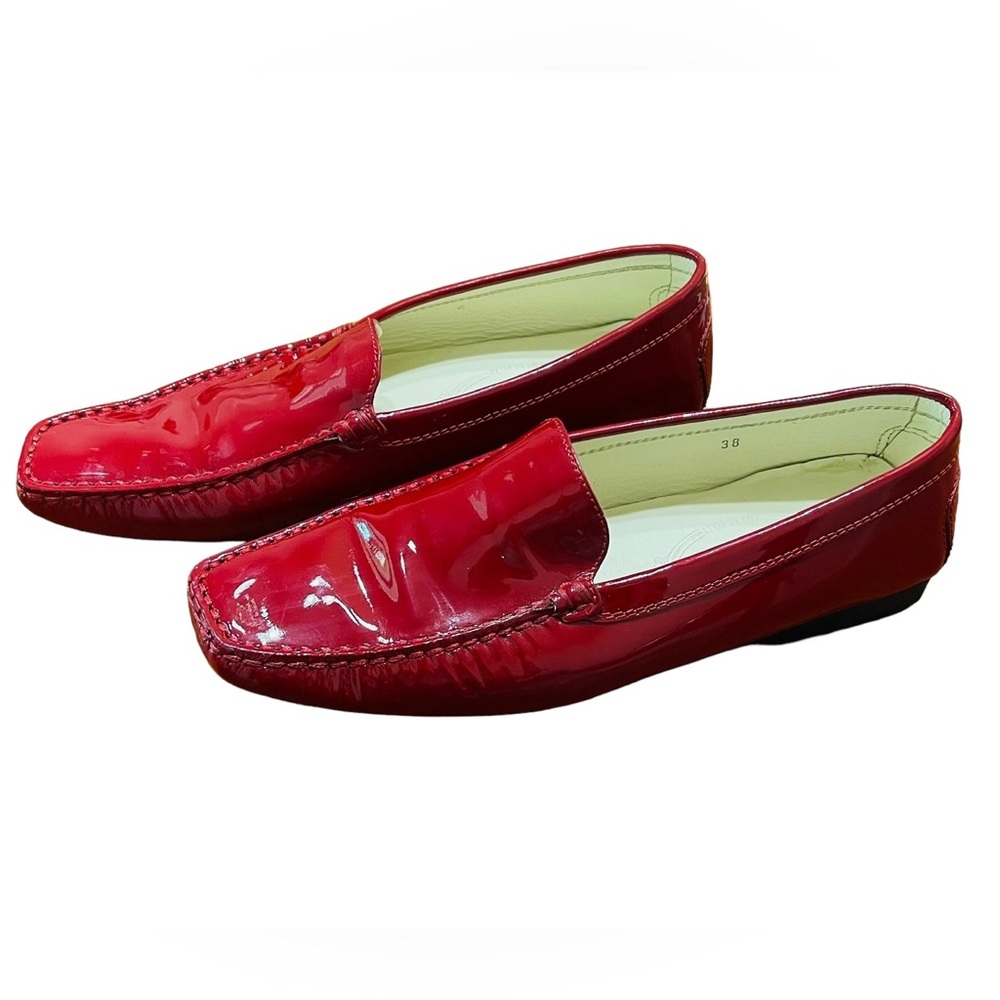 Tod’s Red Patent Leather Loafer Moccasin Driving Shoe Size 38 / 8 Shiny Low Heel